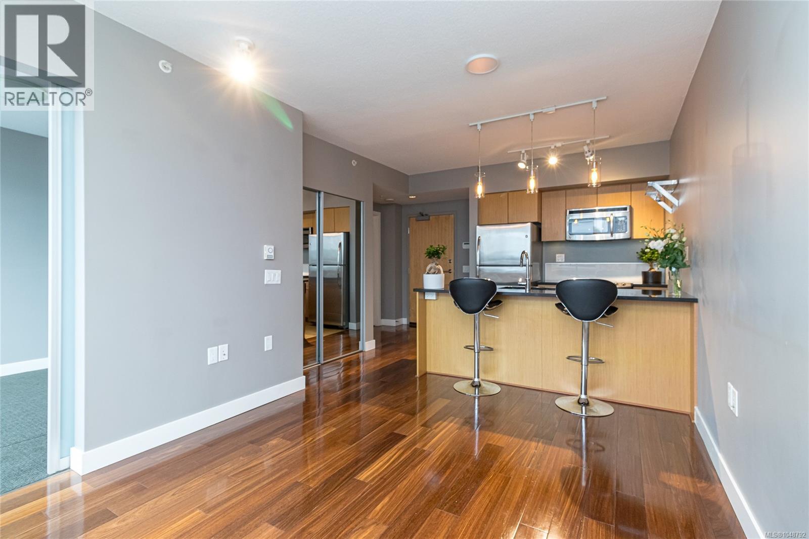#505 834 Johnson St - 8