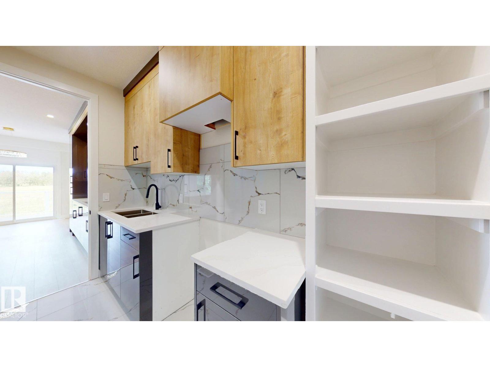 4608 17 AV SW - 14