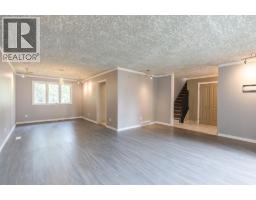 4pc Bathroom - 4 Greenwood Court Sw, Medicine Hat, AB T1A7X7 Photo 9
