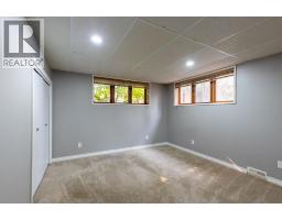4 Greenwood Court Sw, Medicine Hat, AB T1A7X7 Photo 37