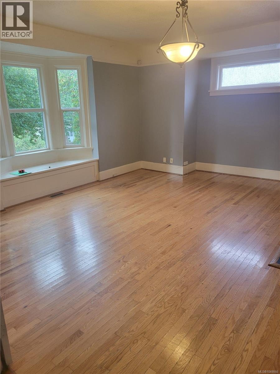 11 Eaton Ave - 8