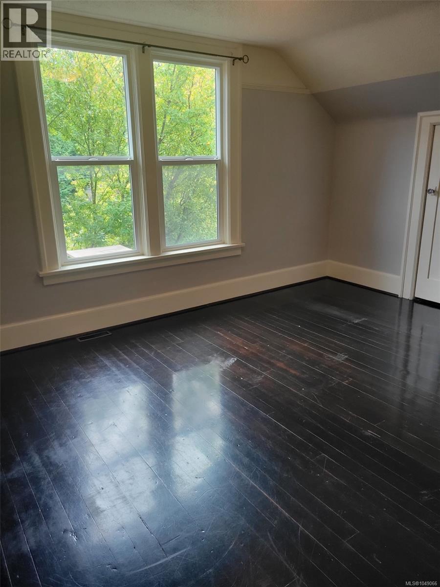 11 Eaton Ave - Image 28