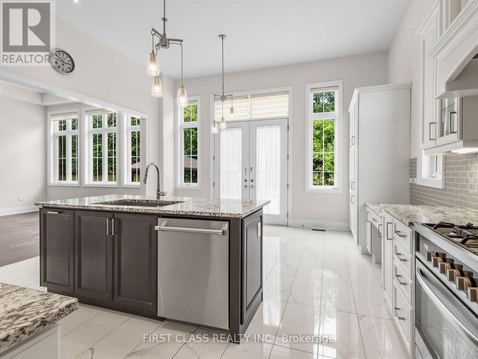 16 MACDONALD COURT - 13