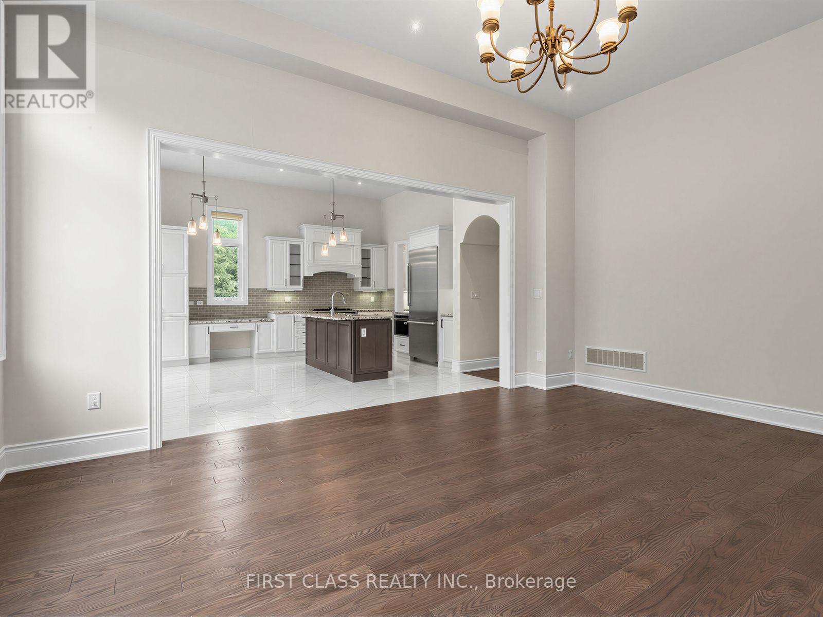 16 MACDONALD COURT - 22