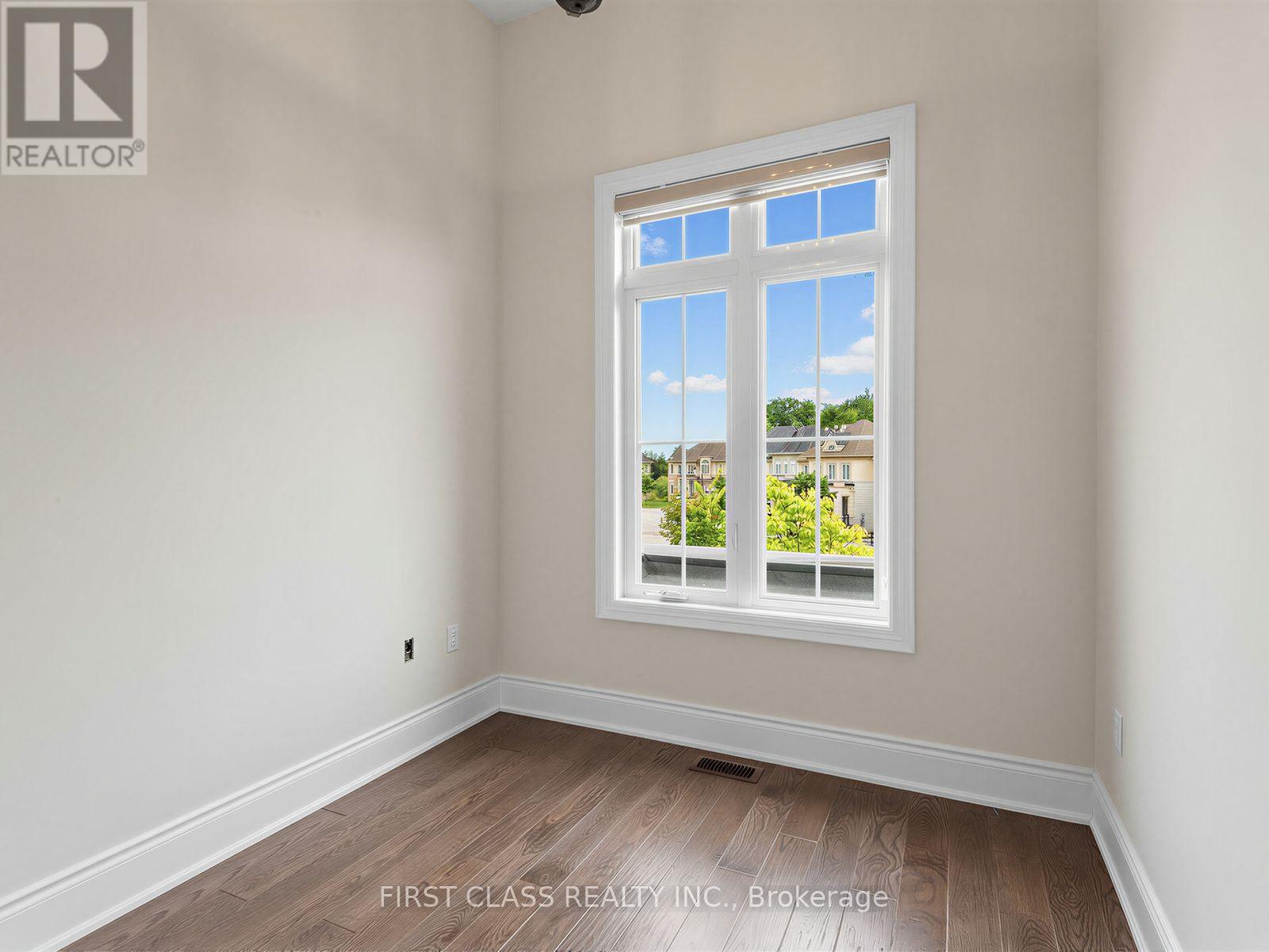 16 MACDONALD COURT - 39