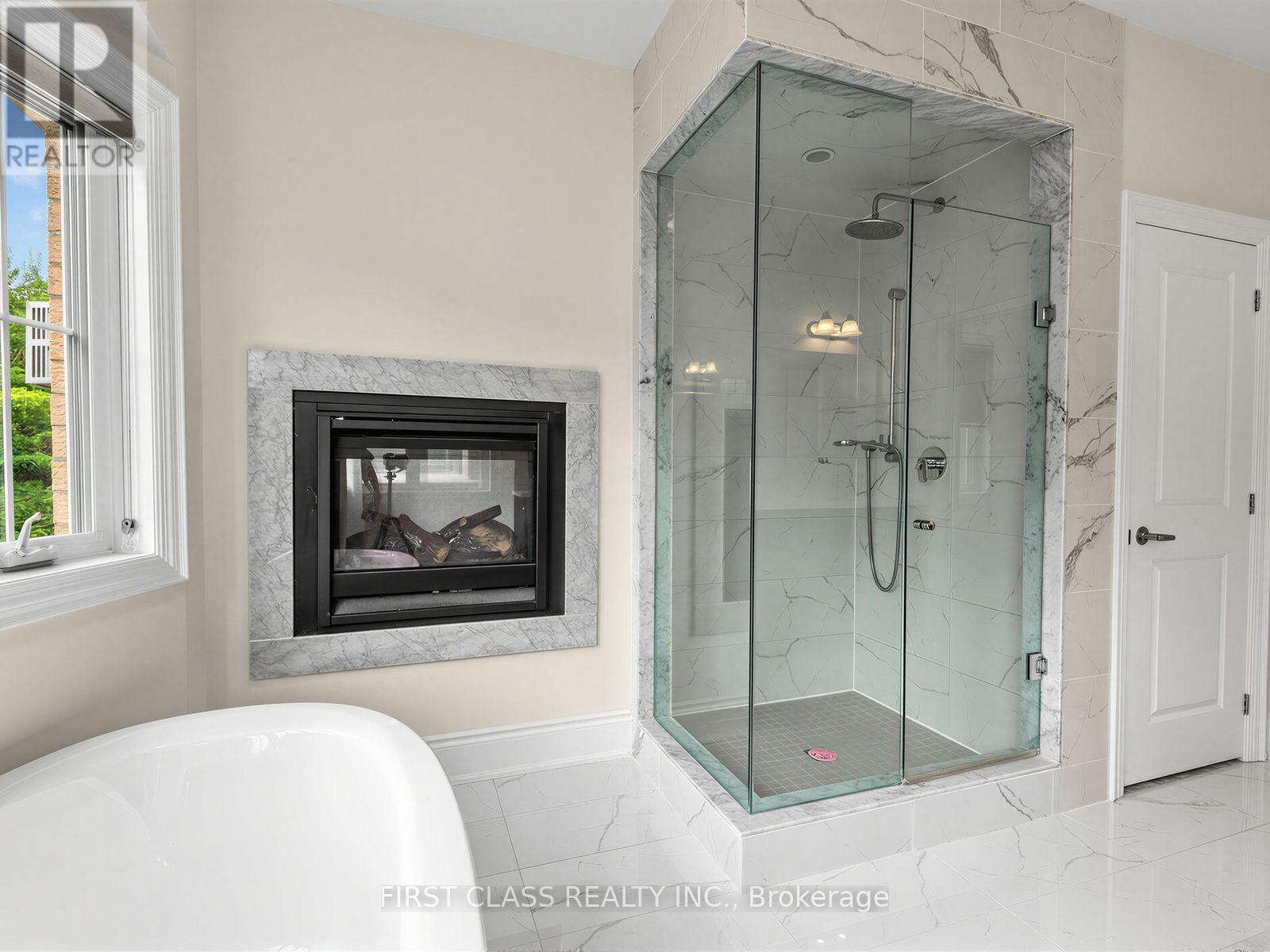 16 MACDONALD COURT - 32