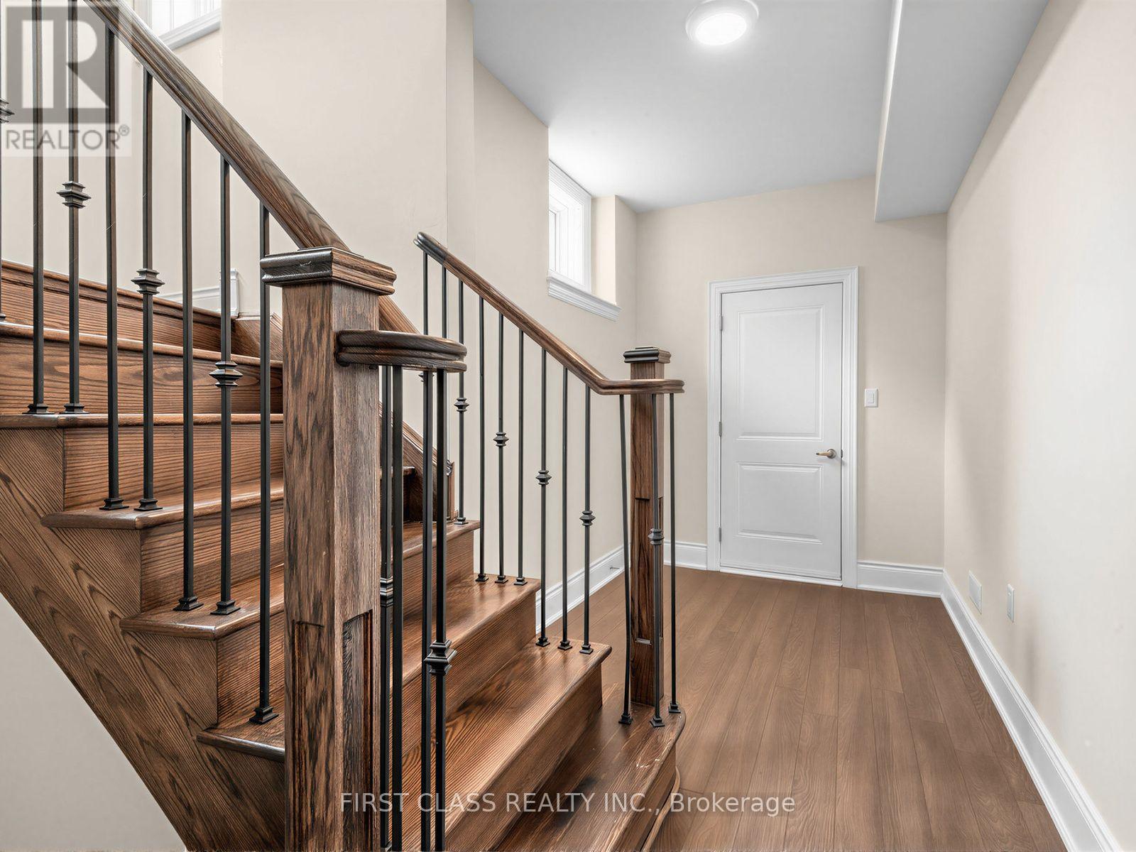 16 MACDONALD COURT - 40