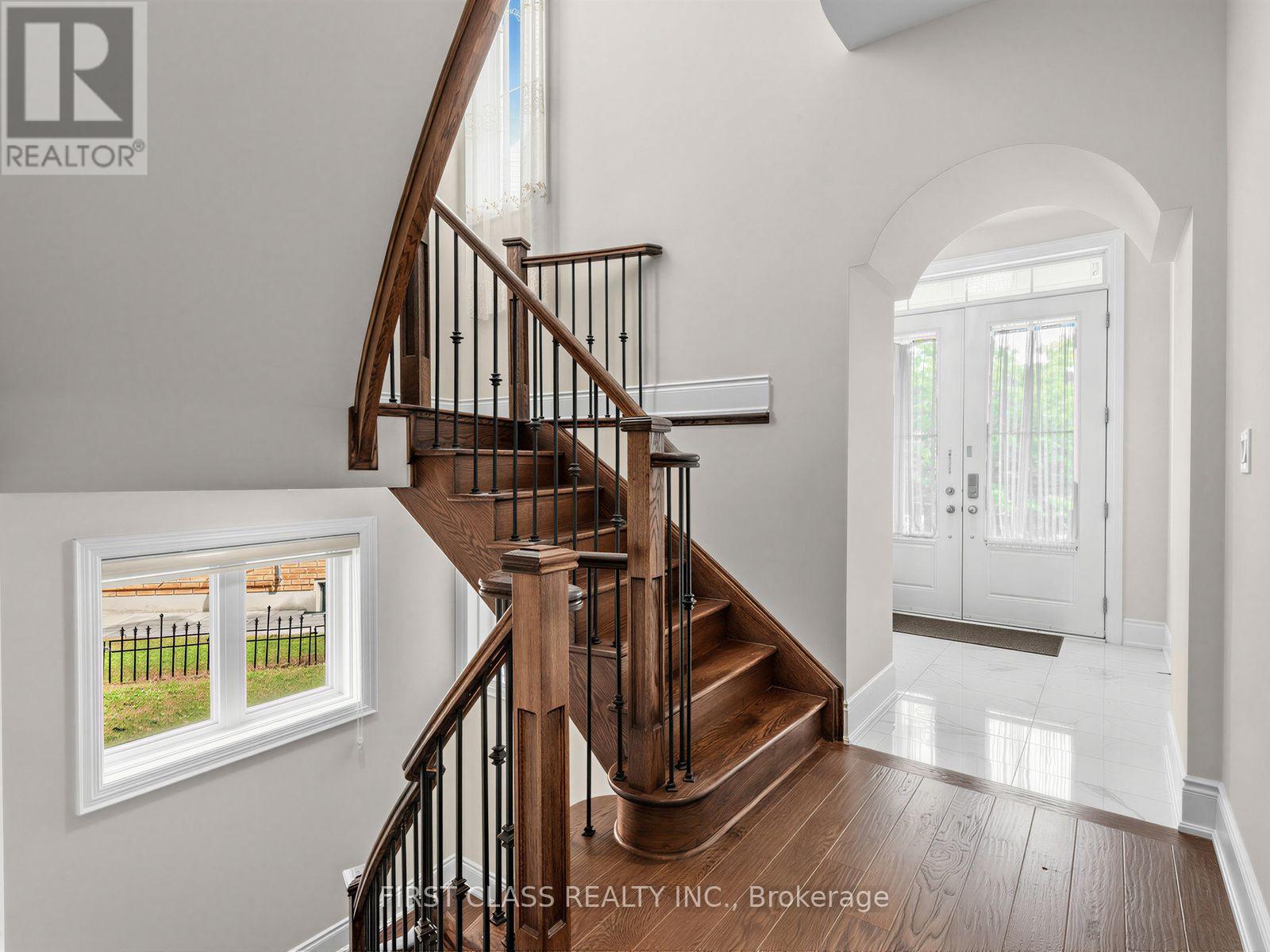 16 MACDONALD COURT - 8