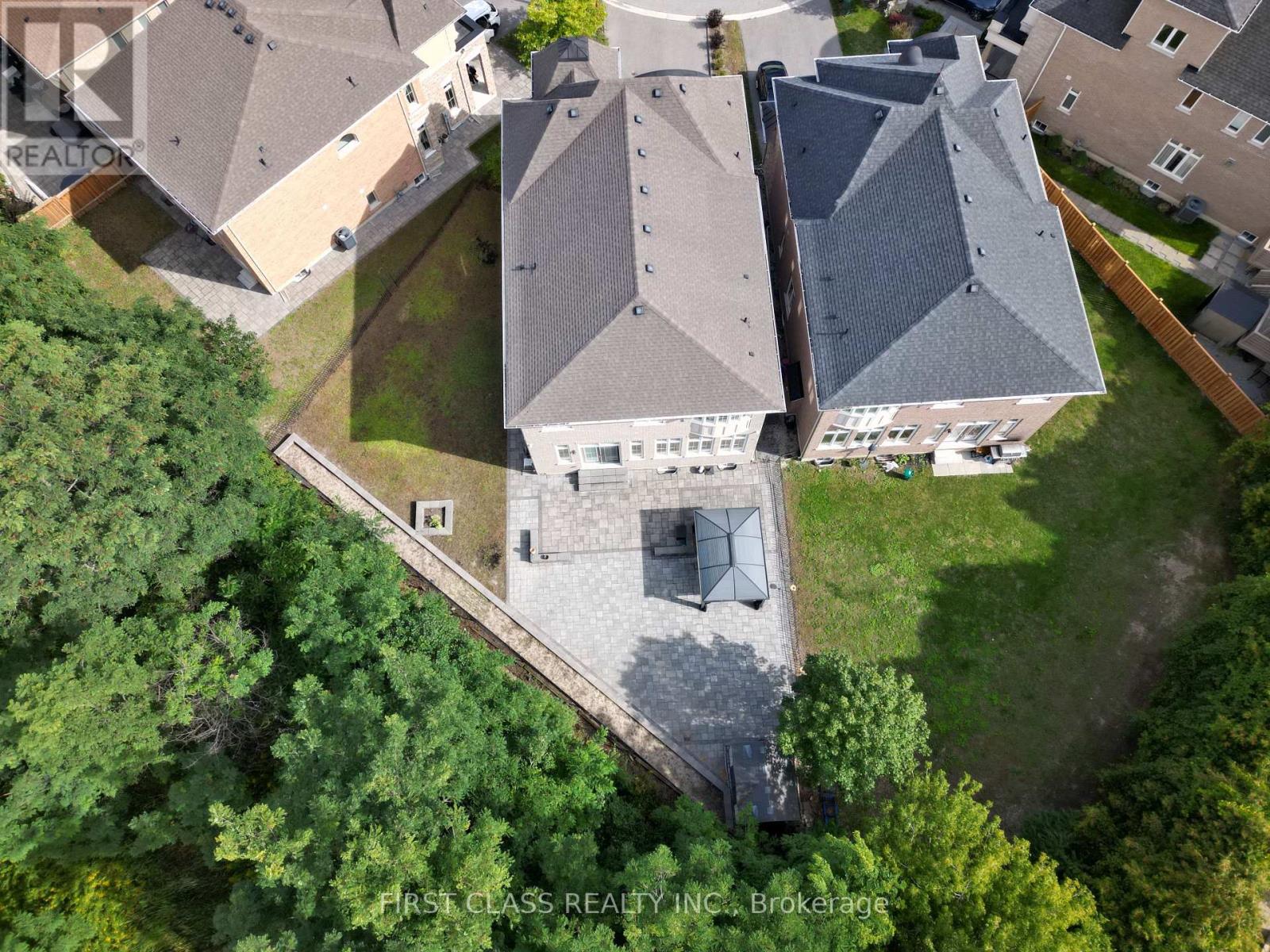 16 MACDONALD COURT - 6