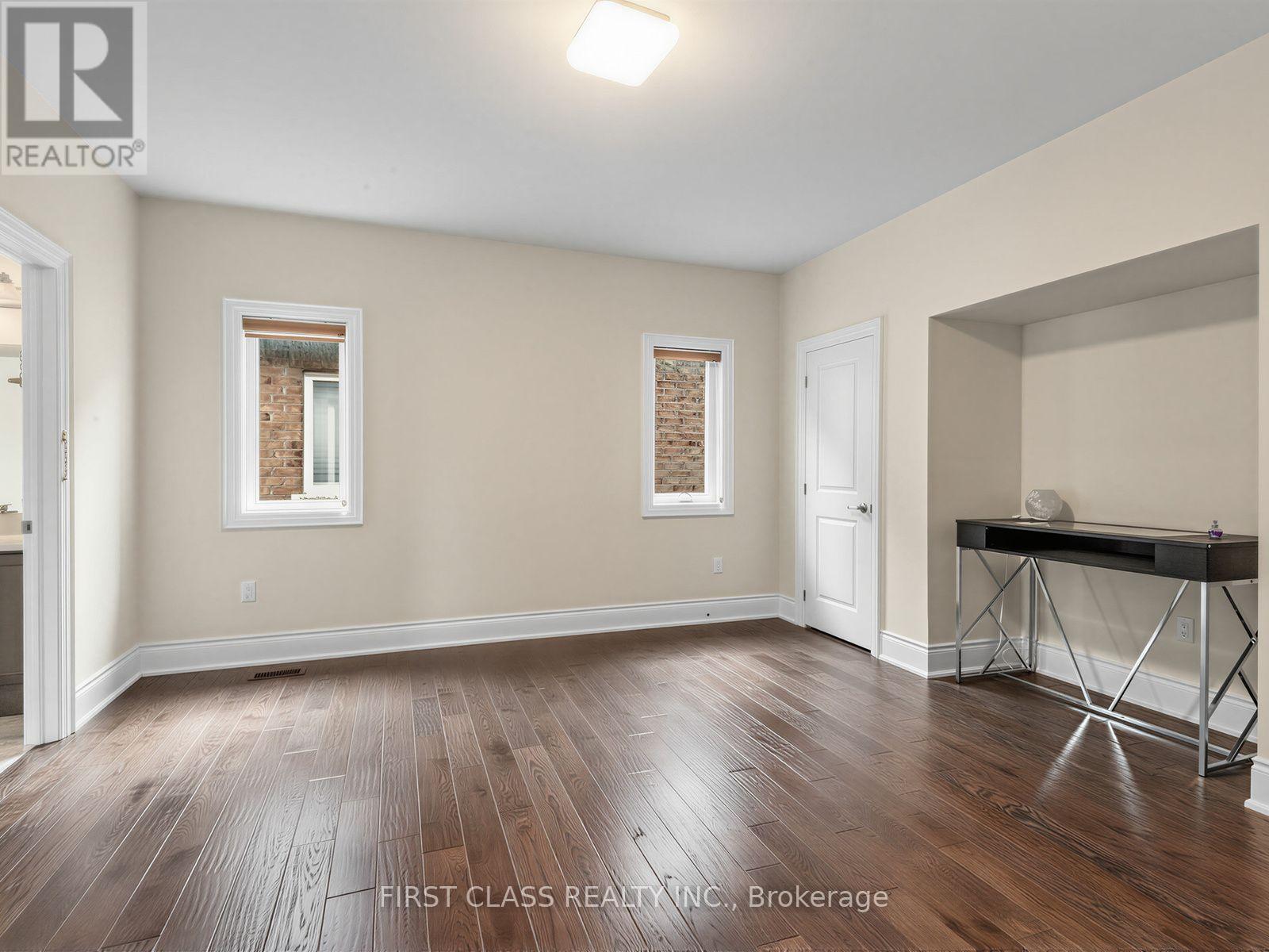 16 MACDONALD COURT - 34