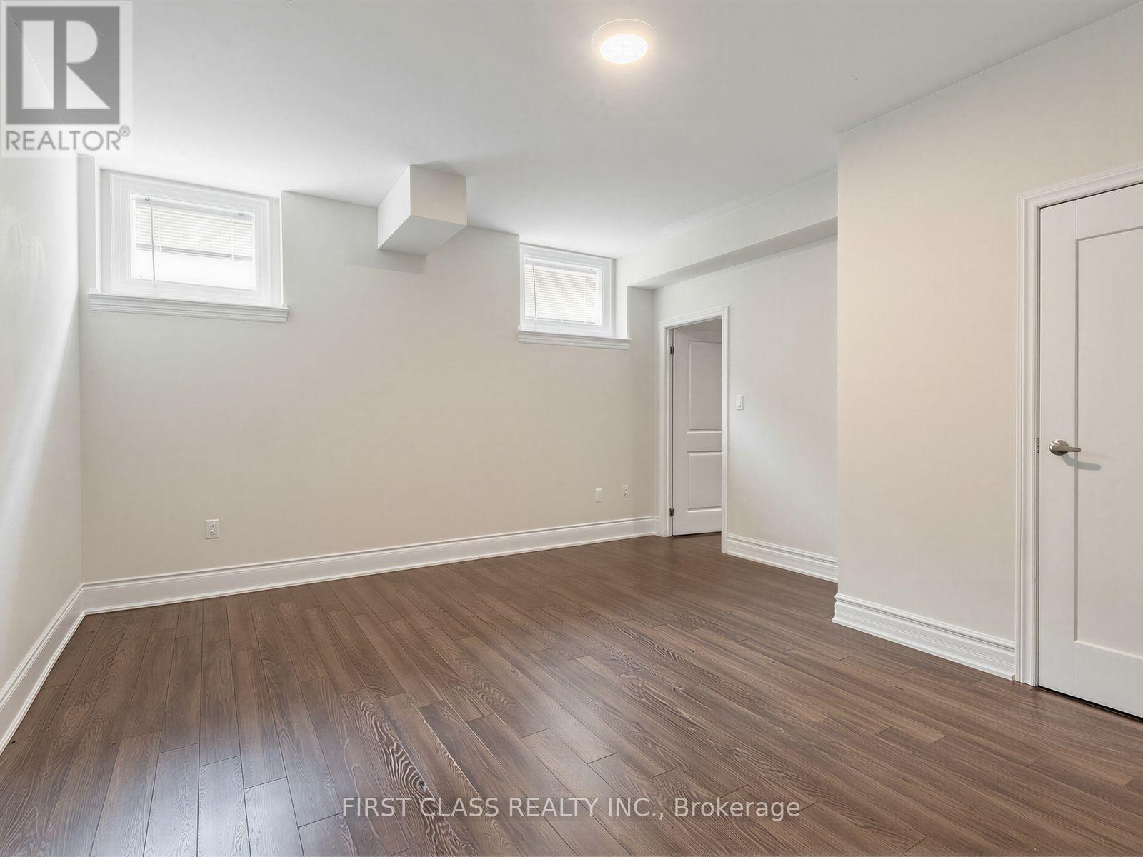 16 MACDONALD COURT - 45