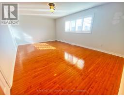 Main 114 Red River Crescent, Newmarket, ON L3X2R1 Photo 12