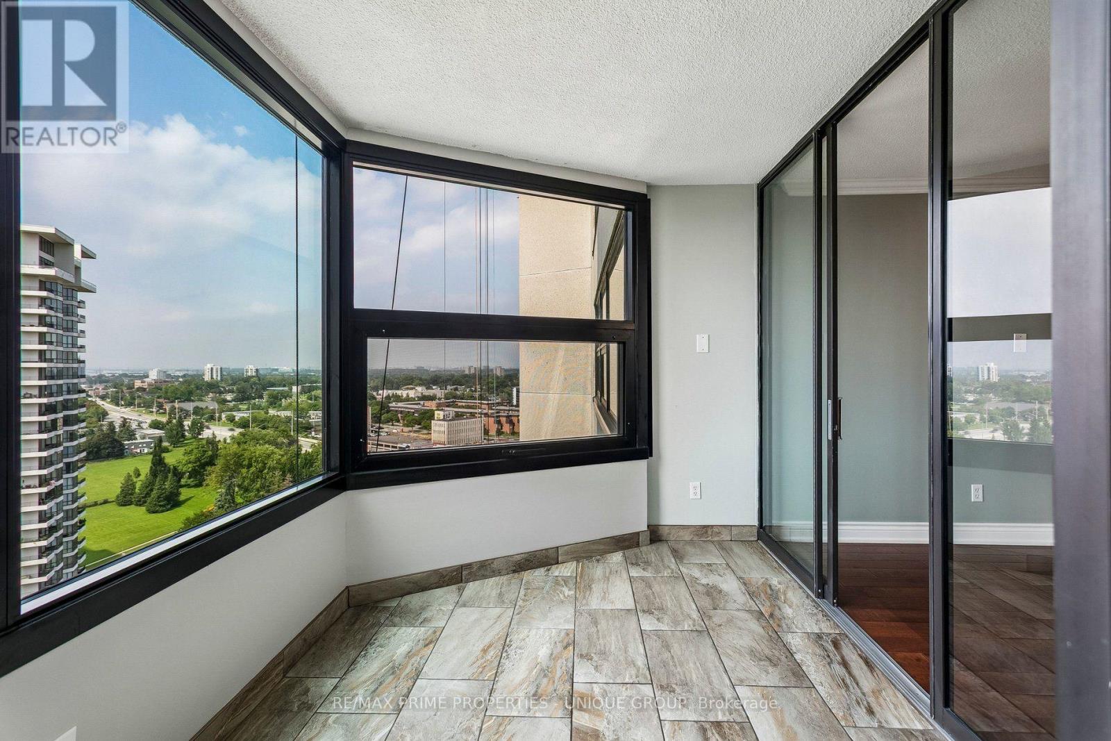 1300 Bloor Unit 2108 photo 4