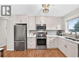 2pc Bathroom - 119 Maitland Rise Ne, Calgary, AB T2A4Z1 Photo 8