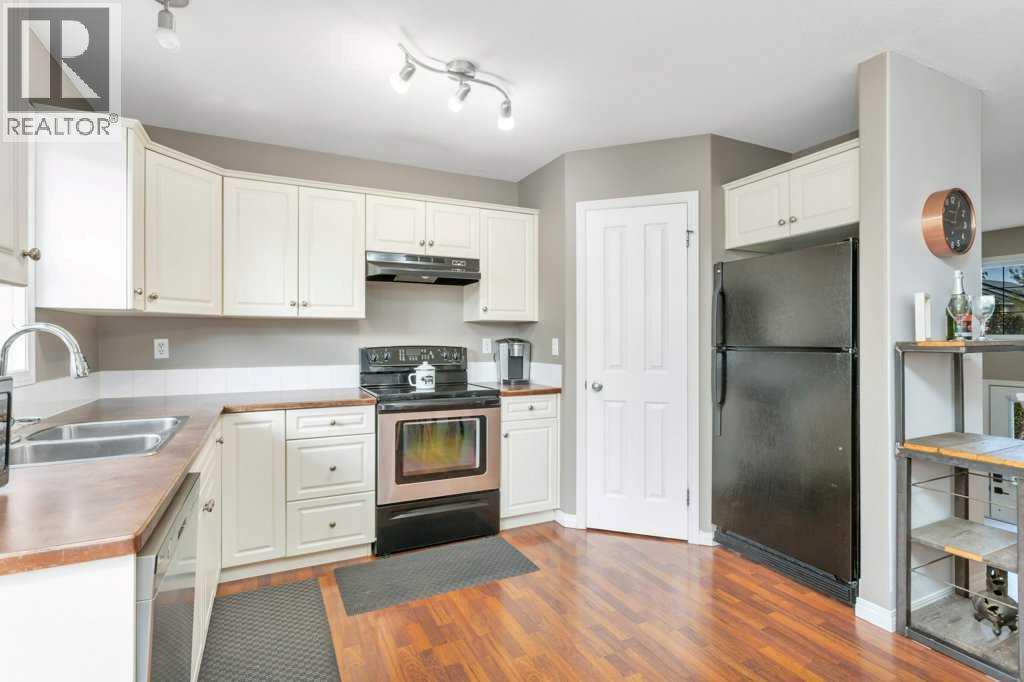 Listing photo – 104 Old Boomer Road, Sylvan Lake