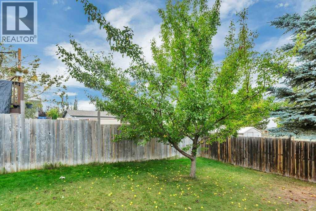 Listing photo – 104 Old Boomer Road, Sylvan Lake