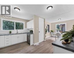 3pc Bathroom - 729 3 Street Nw, Medicine Hat, AB T1A7P6 Photo 9