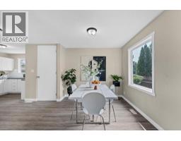4pc Bathroom - 729 3 Street Nw, Medicine Hat, AB T1A7P6 Photo 7