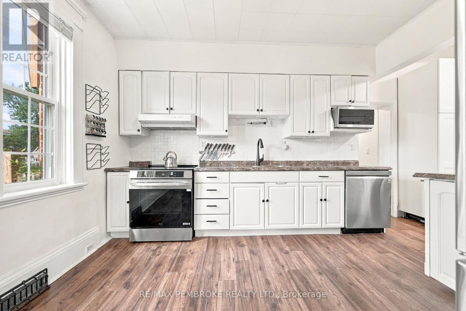 4 Bed, 2 Bath House for Sale in Pembroke – 296 FIRST AVENUE N, Pembroke – MLS# X13777288 - Image 31