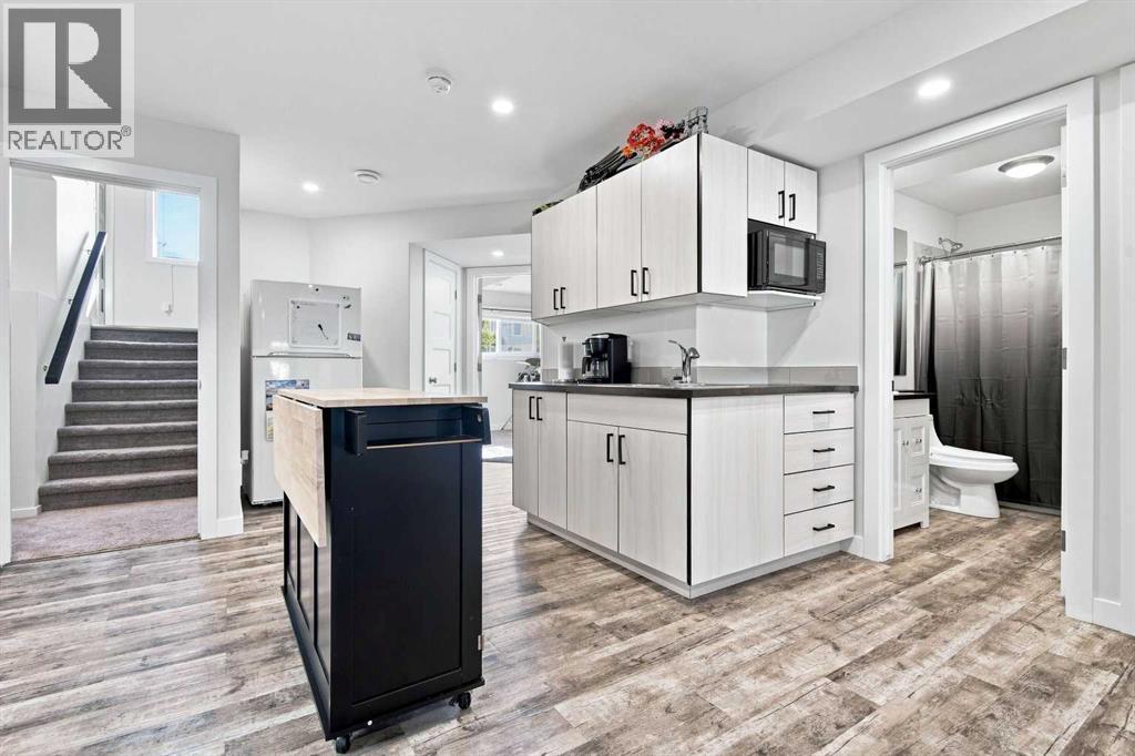 212 Thomlison Avenue - 21