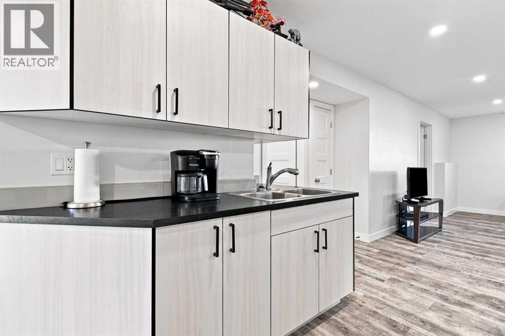 212 Thomlison Avenue - 23