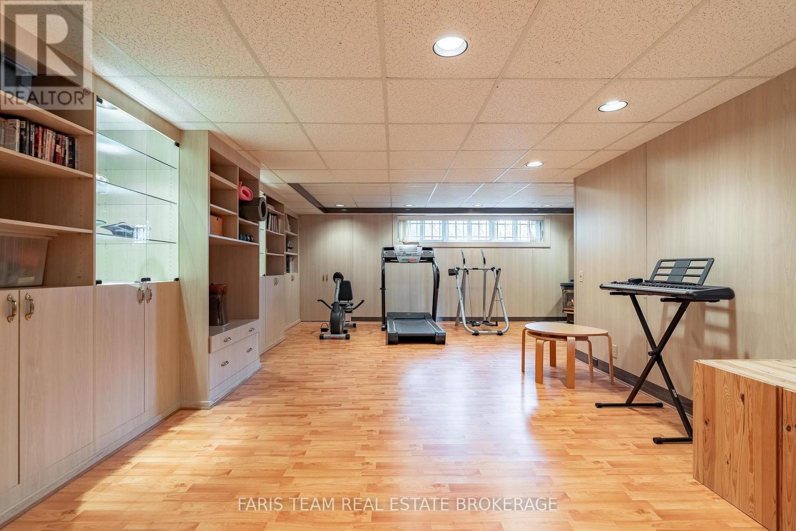 90 BEDFORD PARK AVENUE - Image 30