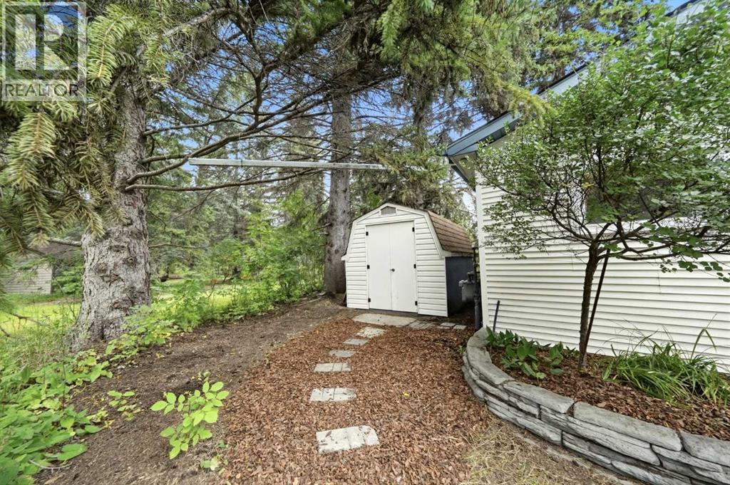 Listing photo – 18 College Park Drive, Red Deer