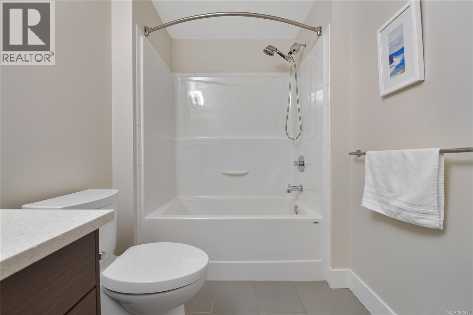 101 935 Cloverdale Avenue, Saanich