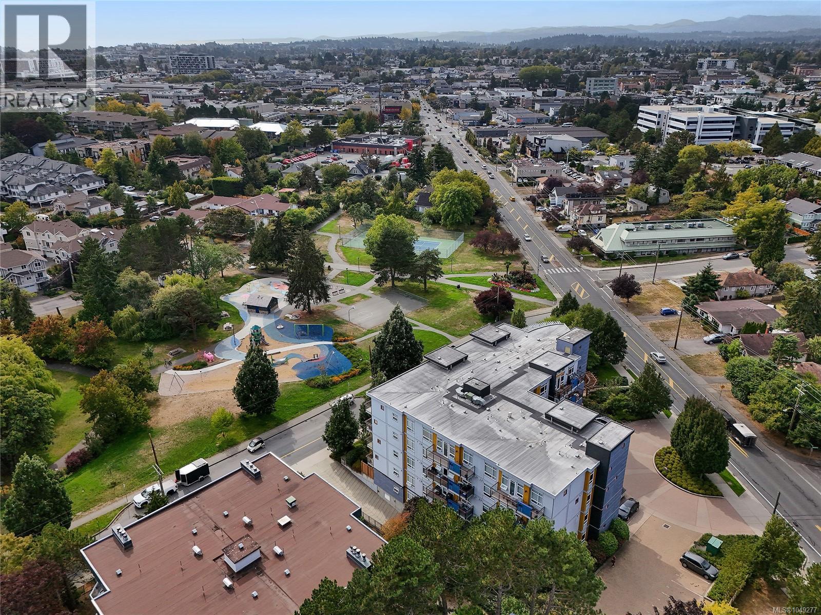 101 935 Cloverdale Avenue, Saanich