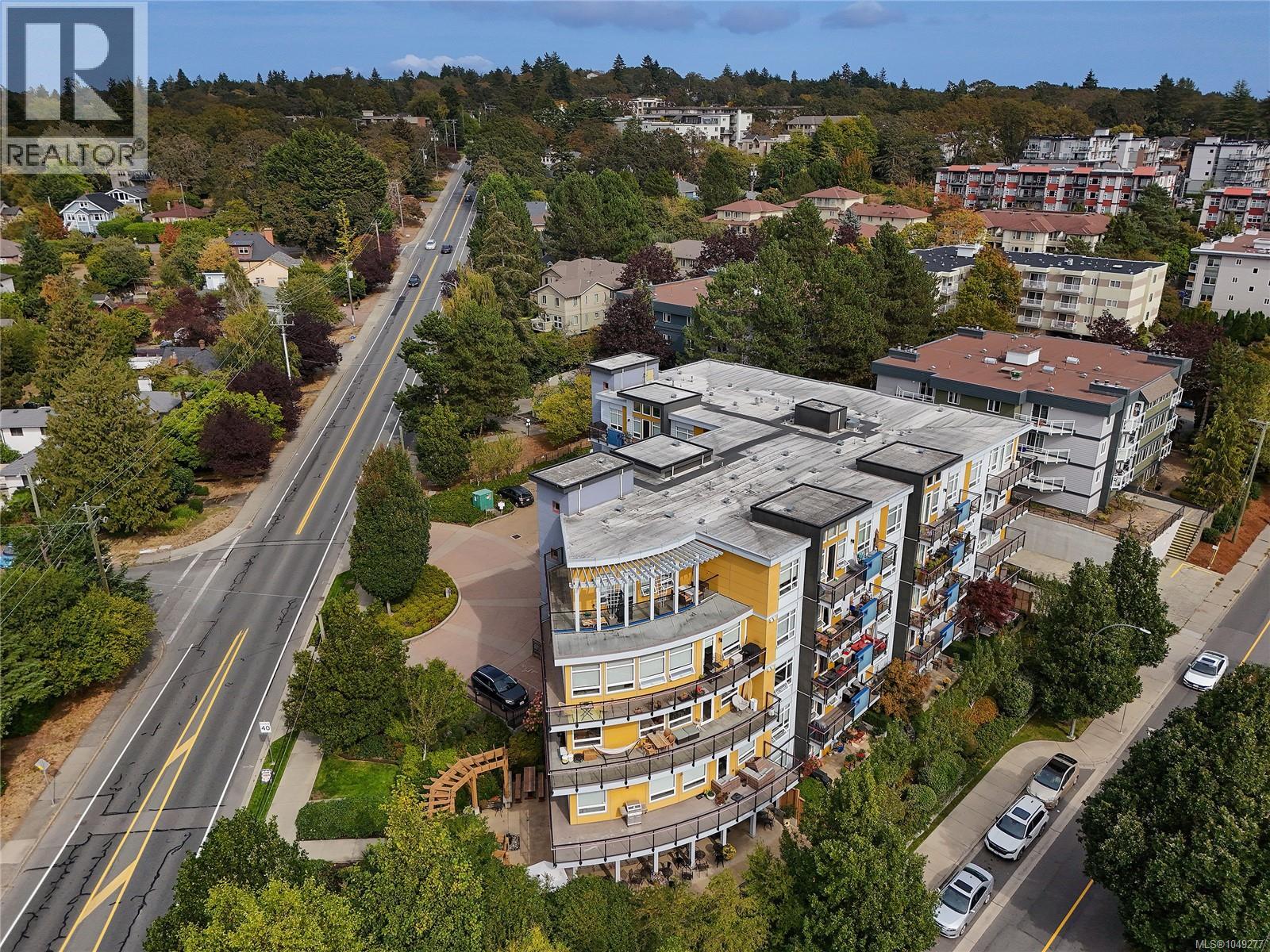 #101 935 Cloverdale Ave - 32