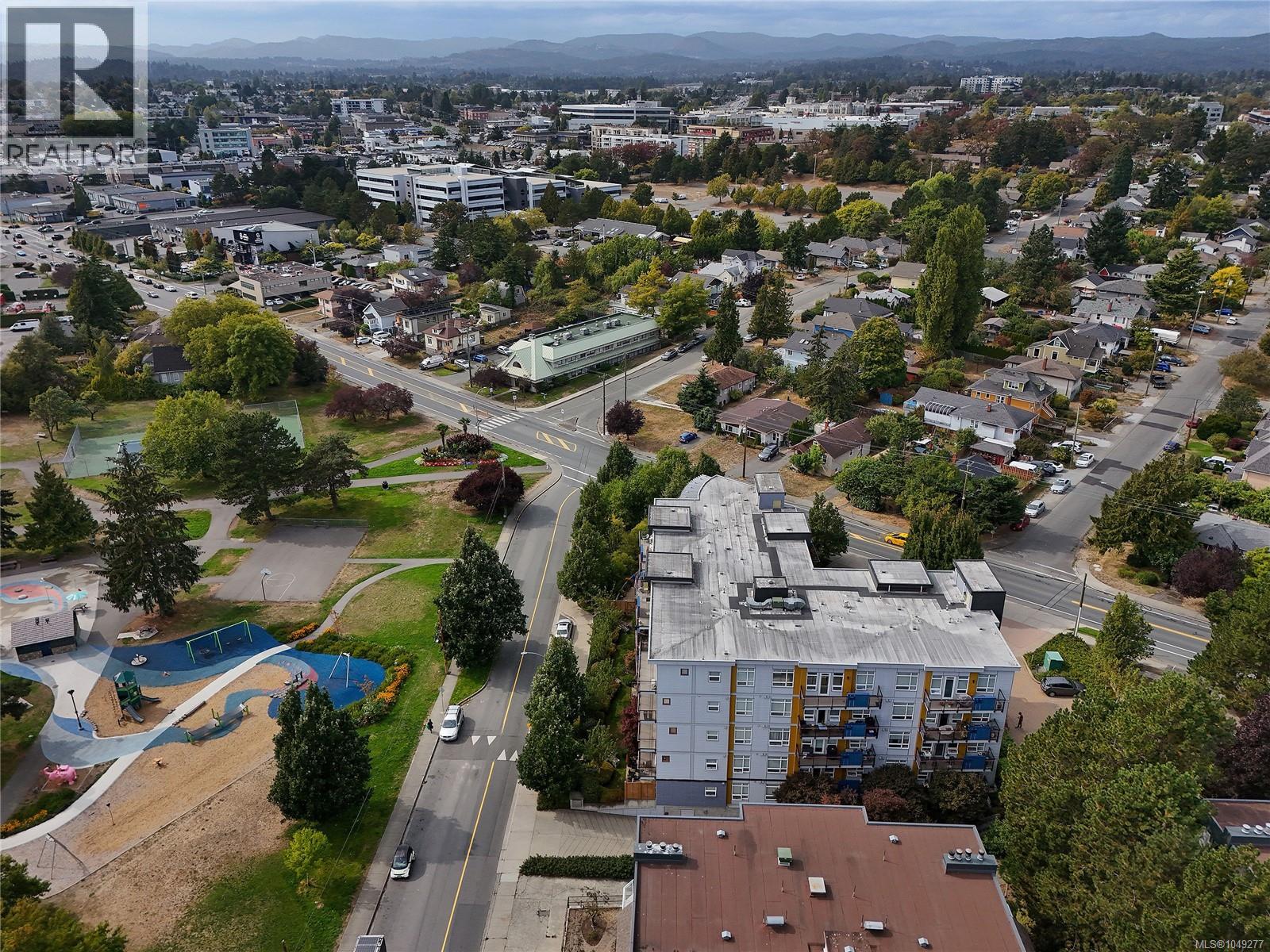 101 935 Cloverdale Avenue, Saanich