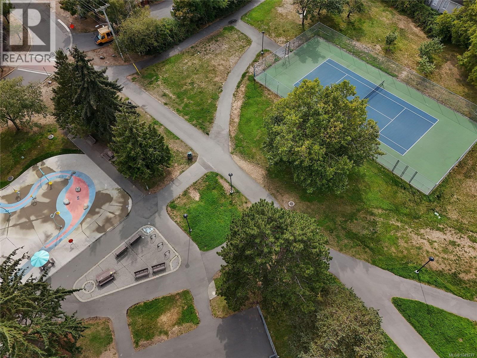 101 935 Cloverdale Avenue, Saanich