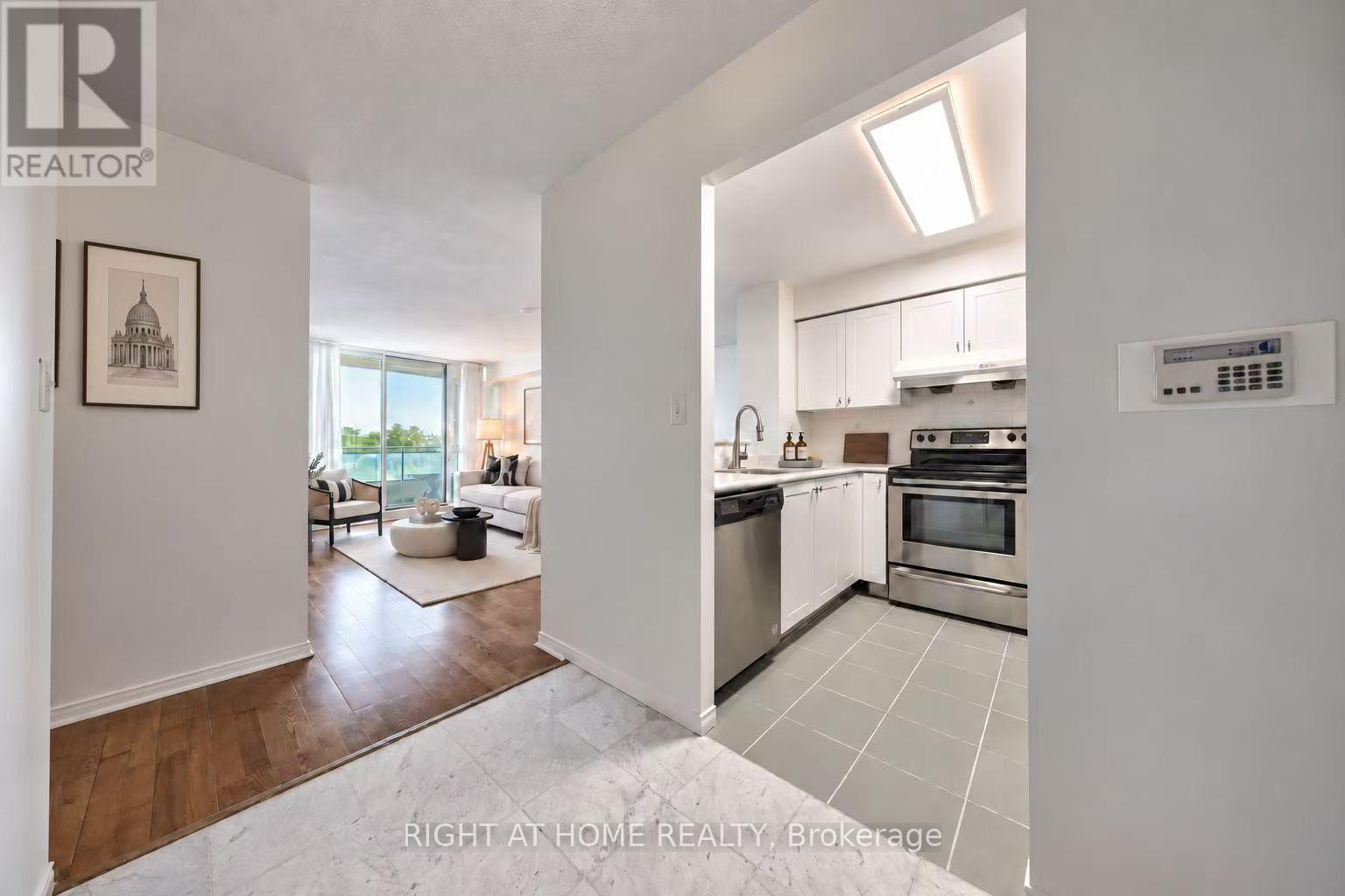 #706 28 PEMBERTON AVENUE - Image 18
