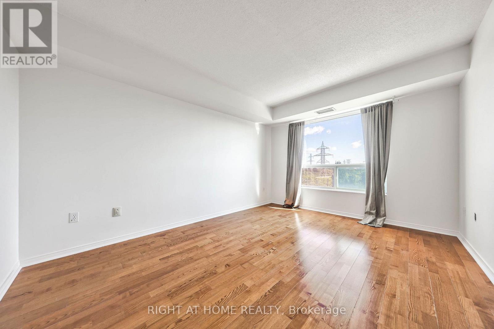 #706 28 PEMBERTON AVENUE - 26