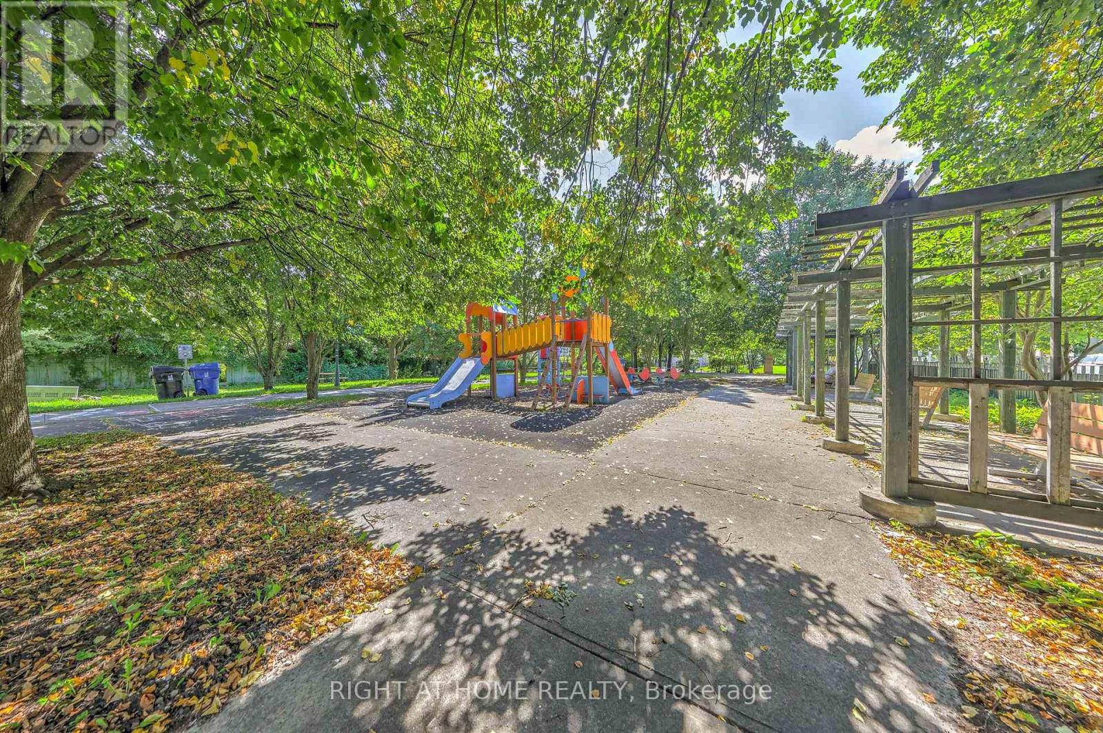 #706 28 PEMBERTON AVENUE - 31