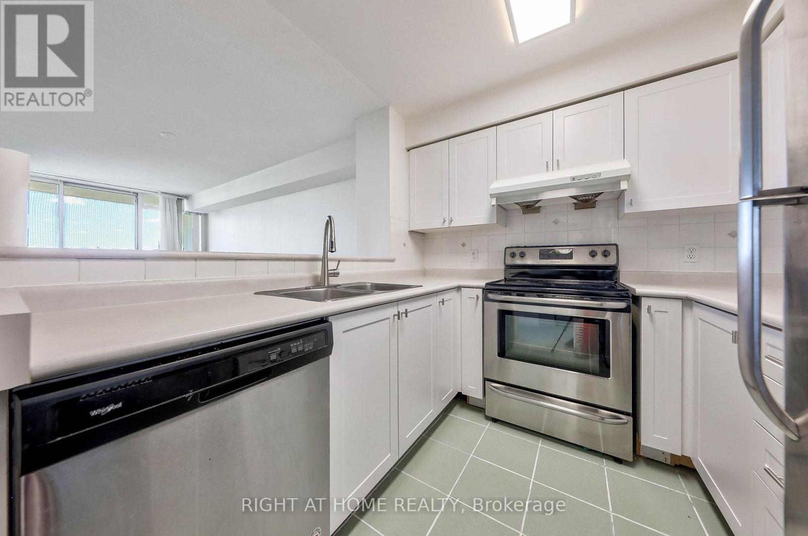 #706 28 PEMBERTON AVENUE - Image 9