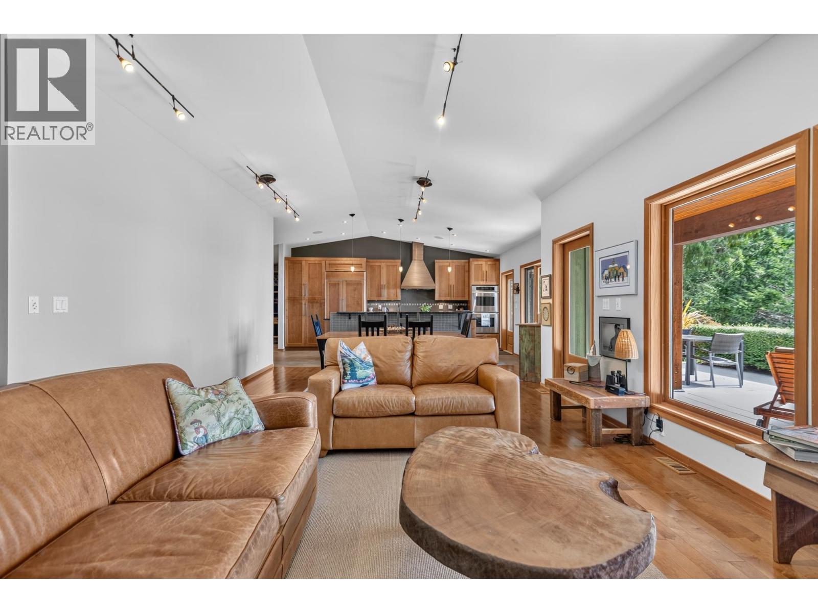 987 GOWER POINT ROAD, Gibsons
