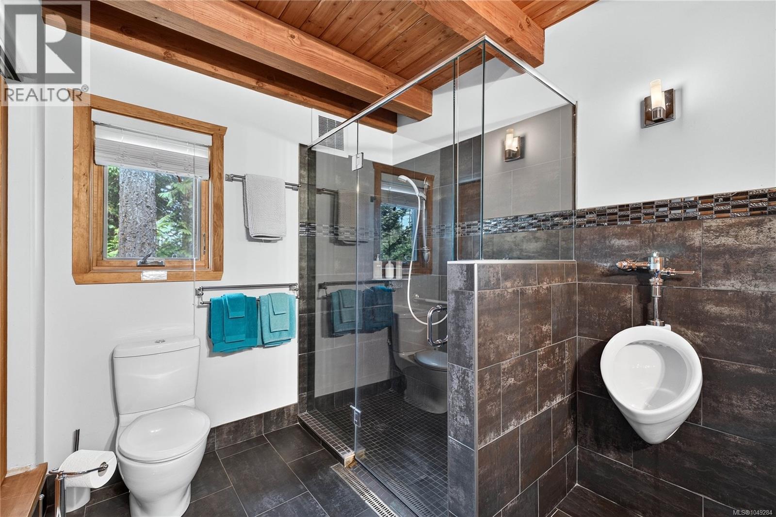  360 Wright Road, Salt Spring