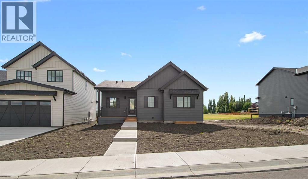 325 Flare Avenue SW, Diamond Valley — photo 2