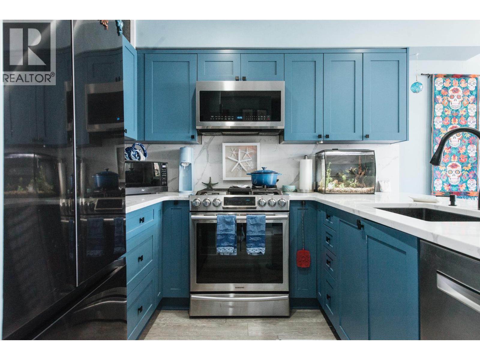 403 5725 TEREDO STREET, Sechelt