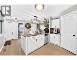 2pc Bathroom - 2275 Flanders Avenue Sw, Calgary, AB T2T5K9 Photo 6