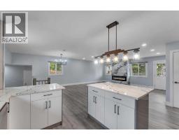 2pc Bathroom - 2930 Oakmoor Crescent Sw, Calgary, AB T2V3Z7 Photo 12