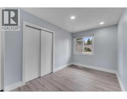4pc Bathroom - 2930 Oakmoor Crescent Sw, Calgary, AB T2V3Z7 Photo 14