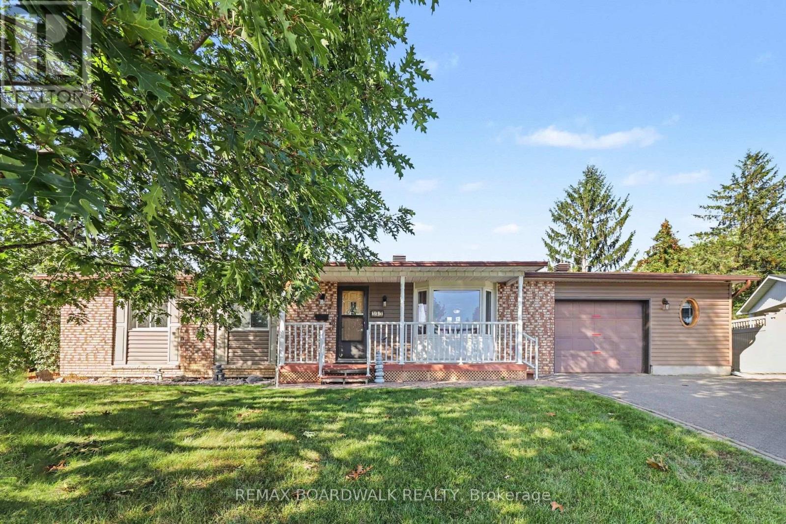389 HATFIELD CRESCENT - 2