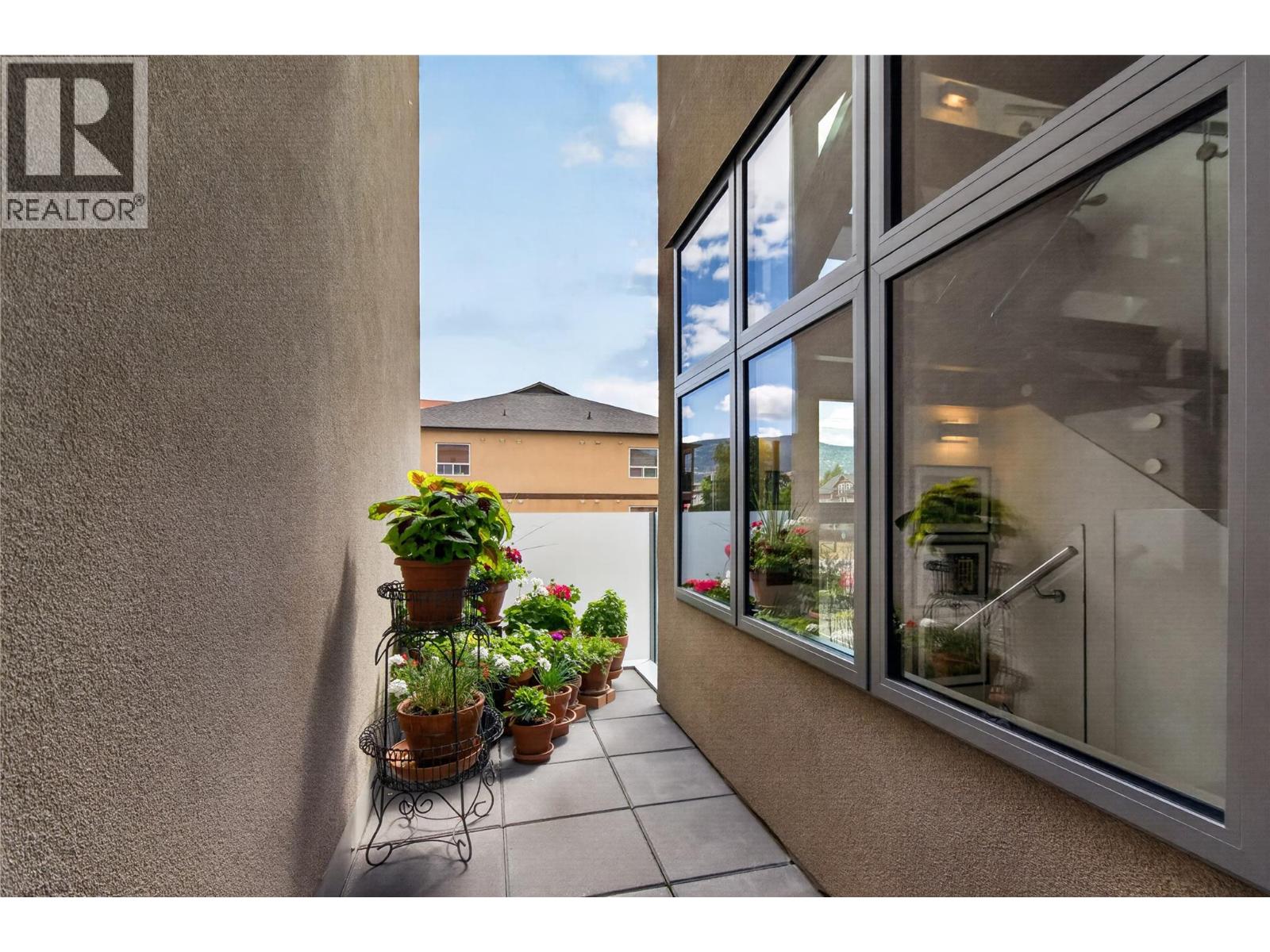 #102 433 Churchill Avenue - 22