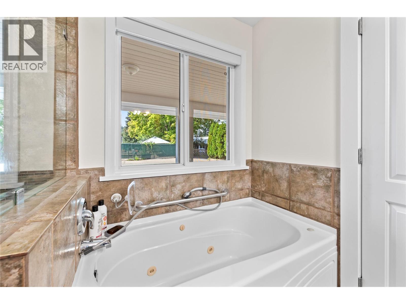 7231 52 Street NE - 22