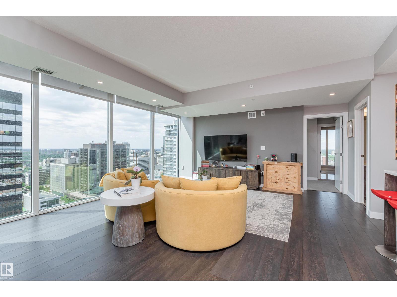 #2400 10180 103 ST NW - 8