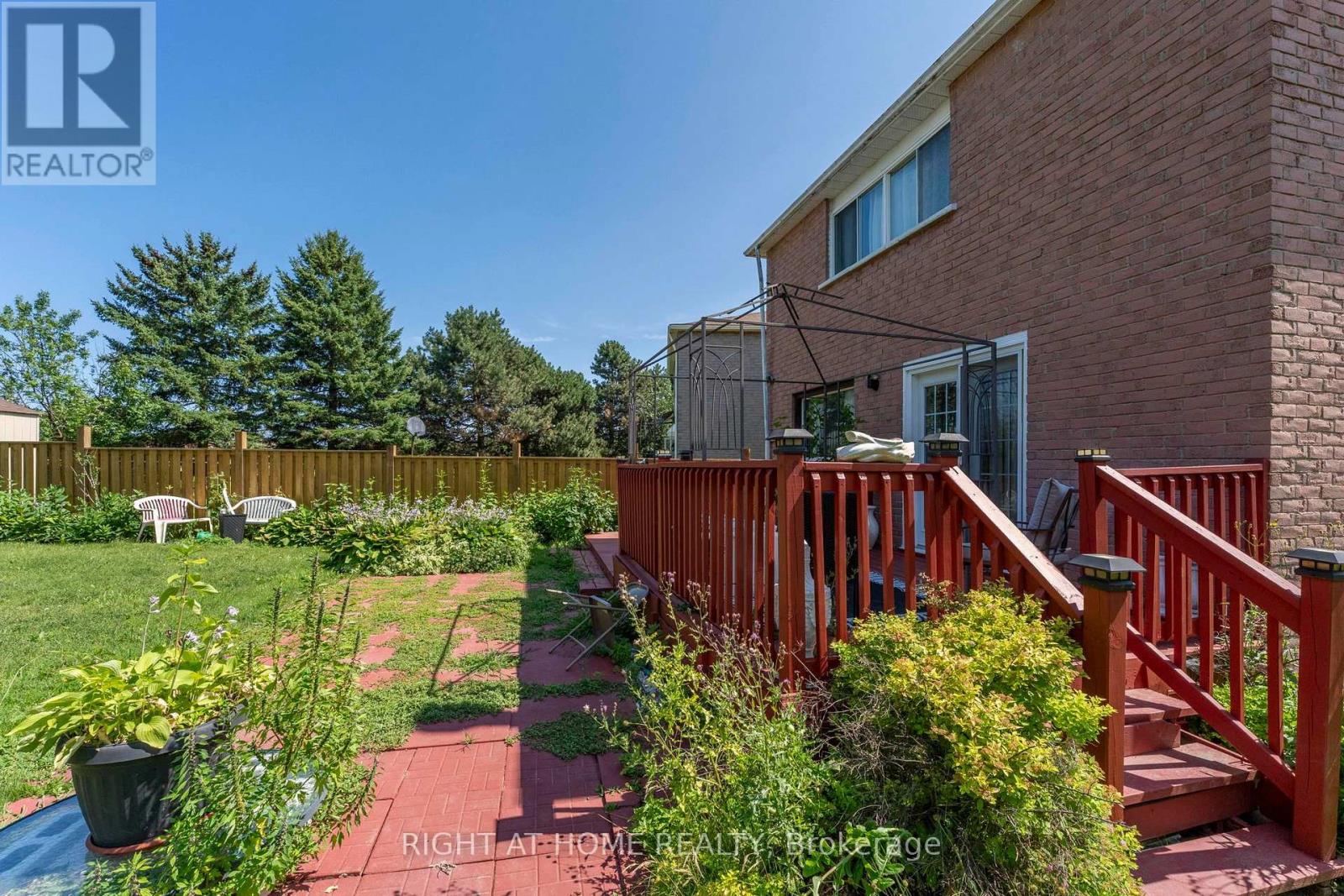 87 WILLIAM HONEY CRESCENT - 30