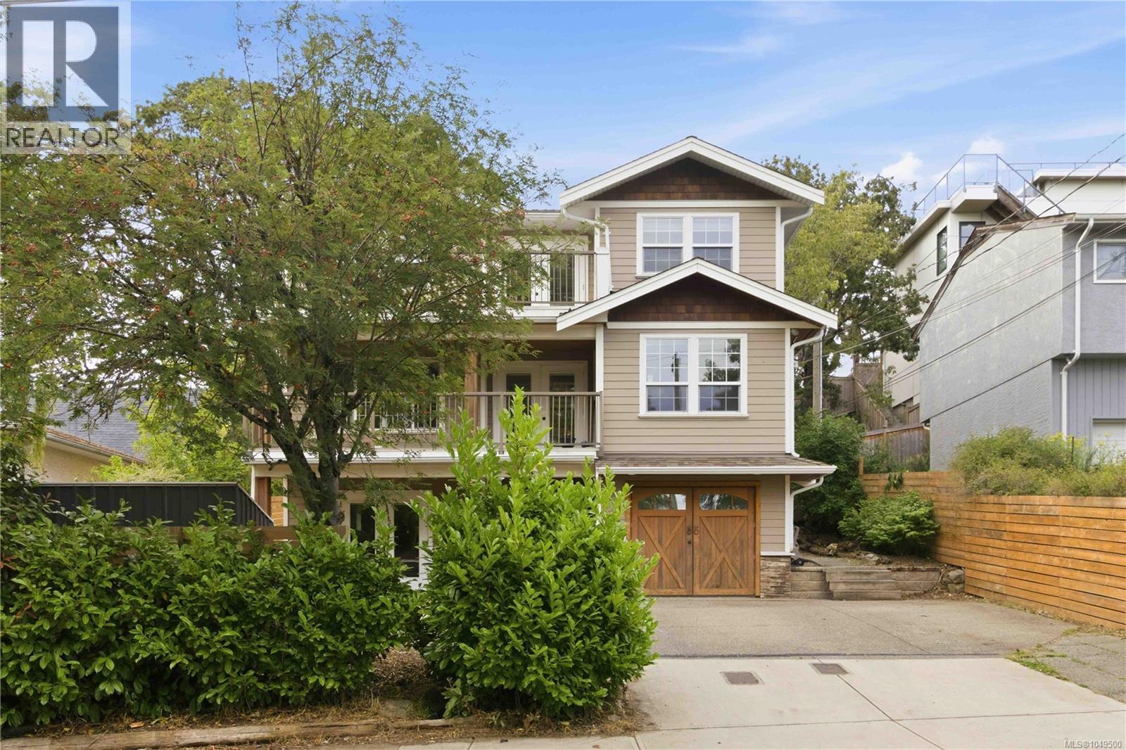  1416 Lang Street, Victoria