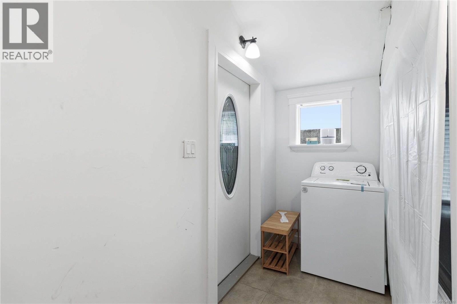  1416 Lang Street, Victoria